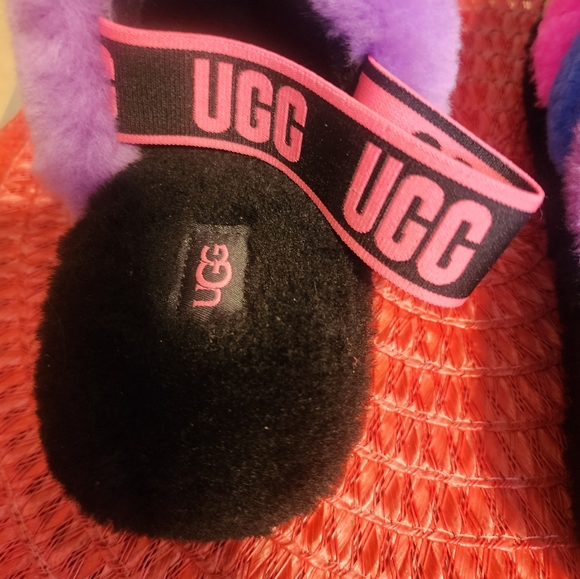 New UGG FLUFF YEAH Plush Slippers Slides size 9 Black/Taffy Pink - Picture 4 of 5